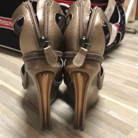 Ferragamo sculpted platform wedges - Picture 2 of 4